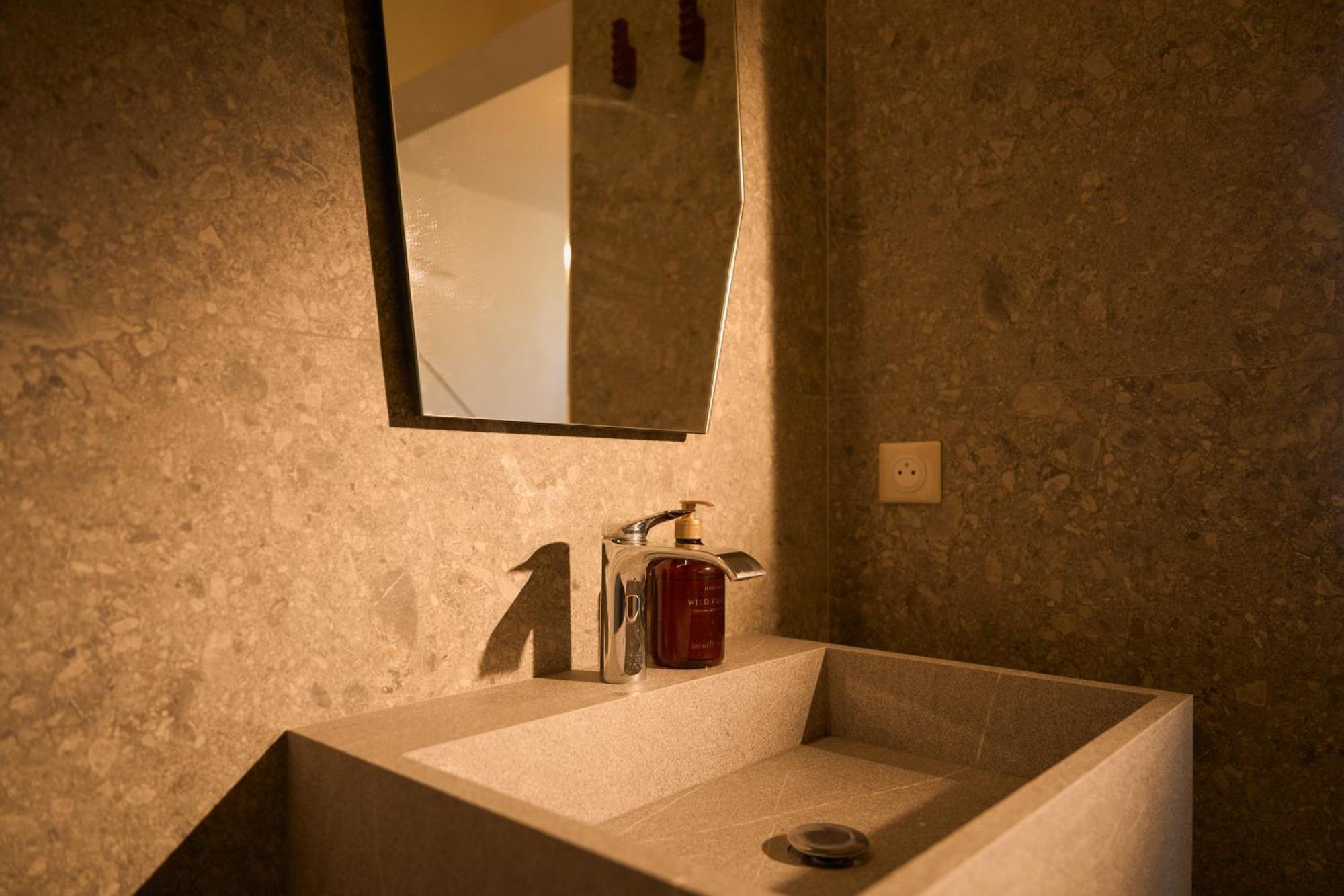 Suite Atypique - Jacuzzi Privatif En Centre Ville De Cognac Exteriör bild